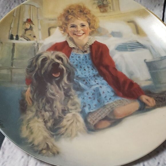 Annie Collectable Plate by Knowles - Picture 4 of 6